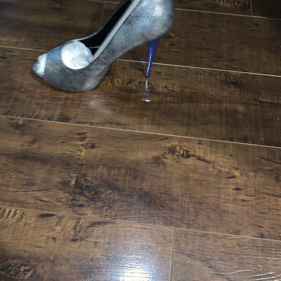 Aldo Heel - Picture 2 of 2